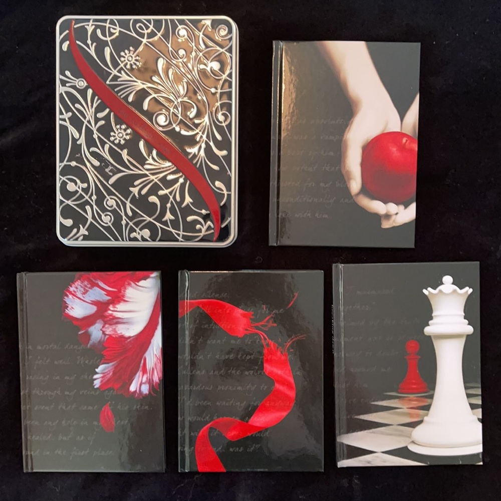 Twilight Saga Journals in a Collectables Tin
